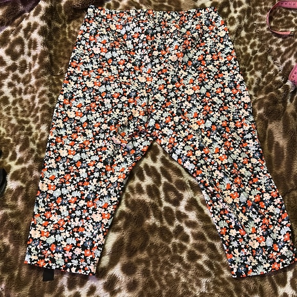 Floral Print Cropped leggings - Picture 4 of 5